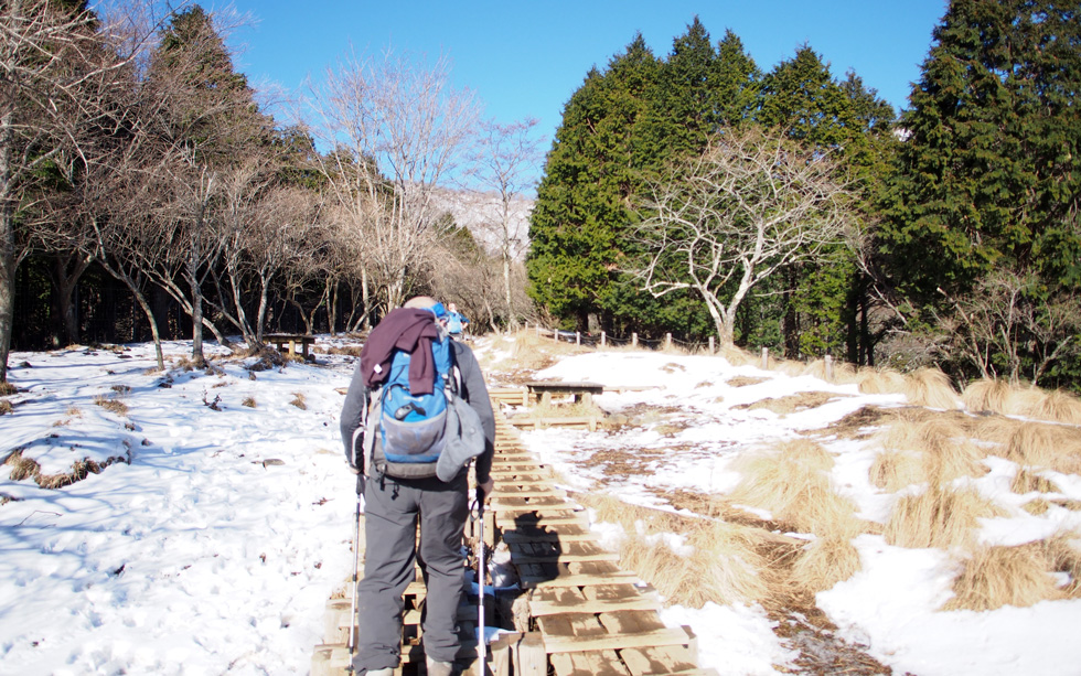 堀山付近から雪が付き始めた