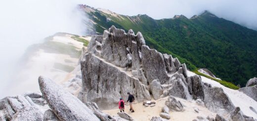 燕岳のメガネ岩
