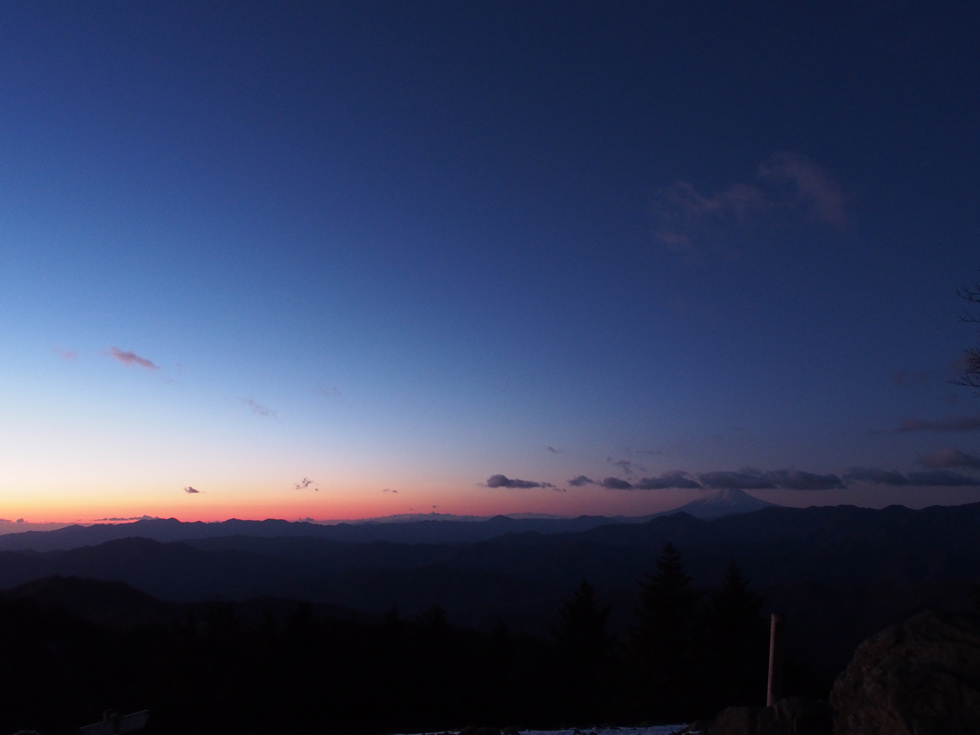 雲取山の夜明け
