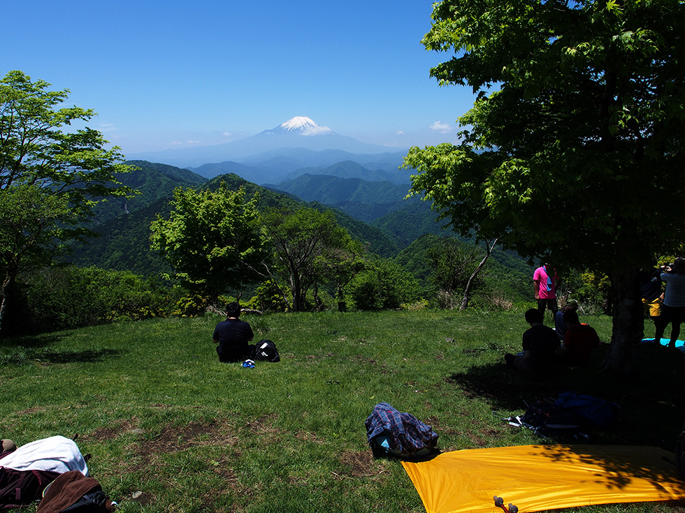 鍋割山の山頂から見る富士山