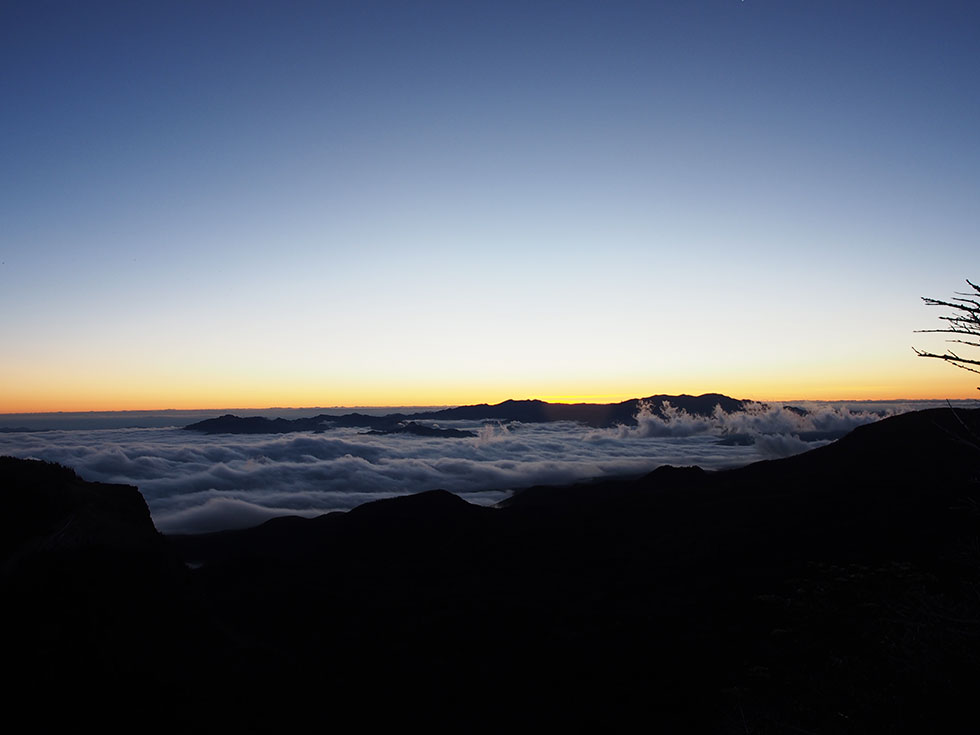 中山峠の展望台から見る素晴らしい日の出